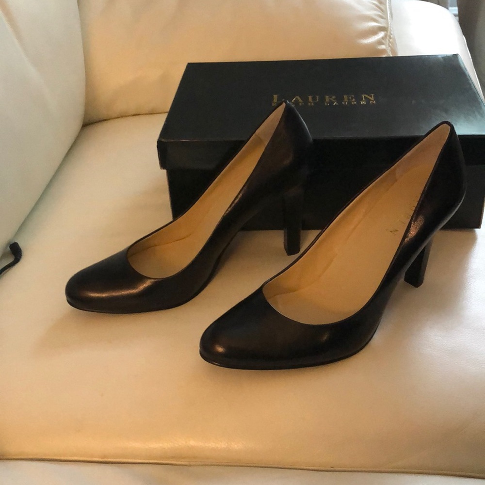 Womens Shoes Size 8. Like new
